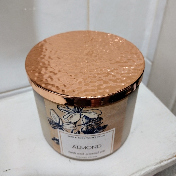 NEW Almond Bath & Body Works 3 wick Candle HTF - Picture 2 of 8